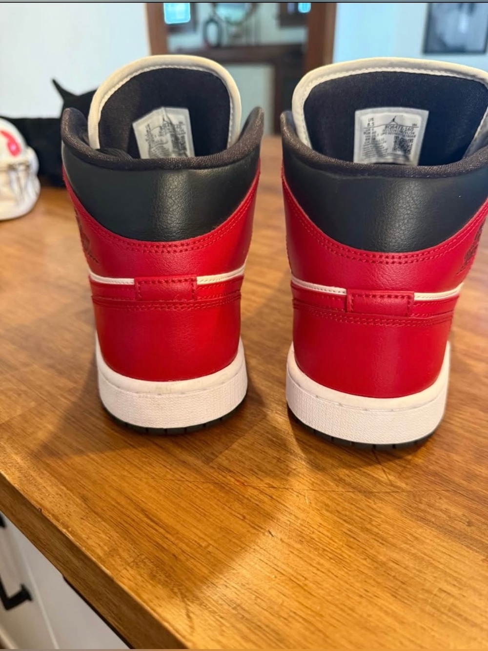 Women’s Air Jordan 1 Mid Chicago Black Toe - Picture 6 of 7